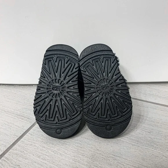 Black suede Uggs. Toddler Size 6 - Picture 4 of 4